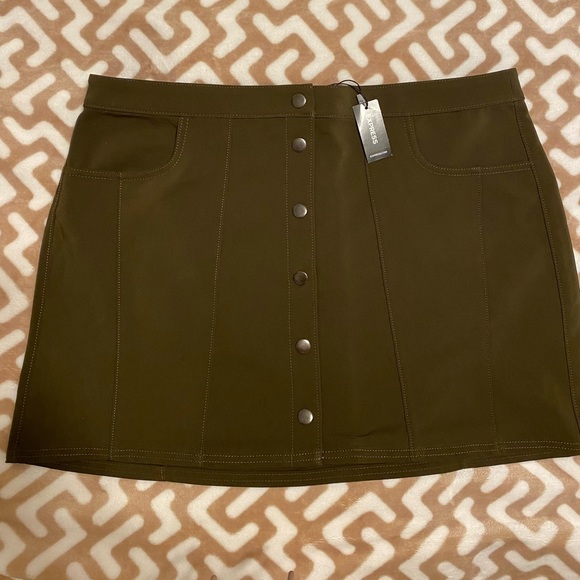🔥NWT Express Skirt - Picture 1 of 5
